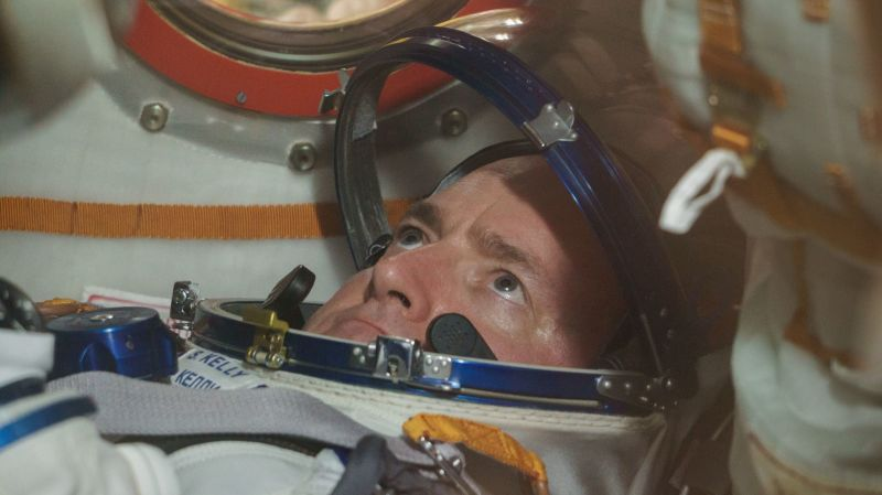 Illustration for article titled Los primeros análisis de ADN del astronauta Scott Kelly tras un año en el espacio revelan varios misterios